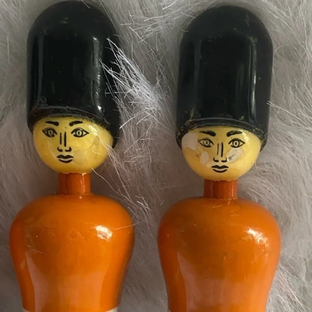 N/A nut cracker